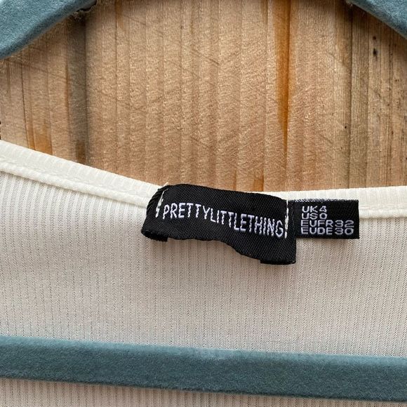 Pretty little thing White Puff Sleeve Loose Fit Romper NWT size 0 - Picture 11 of 11